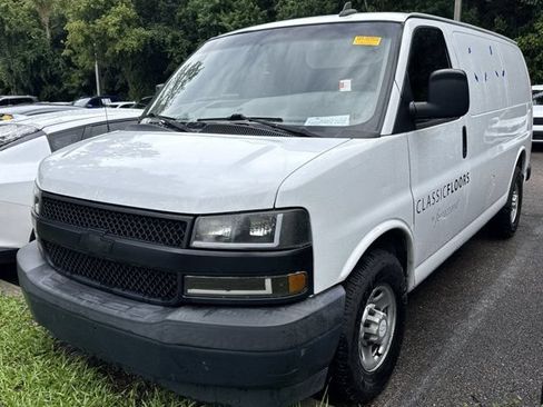 Used 2018 Chevrolet Express 2500 w/ Driver Convenience Package RWD image 3