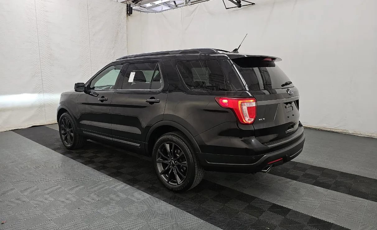 Used 2019 Ford Explorer XLT w/ Equipment Group 202A AWD/4WD image 4