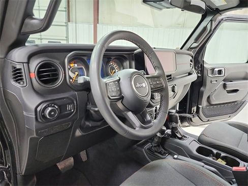 Used 2025 Jeep Wrangler Unlimited Rubicon image 18