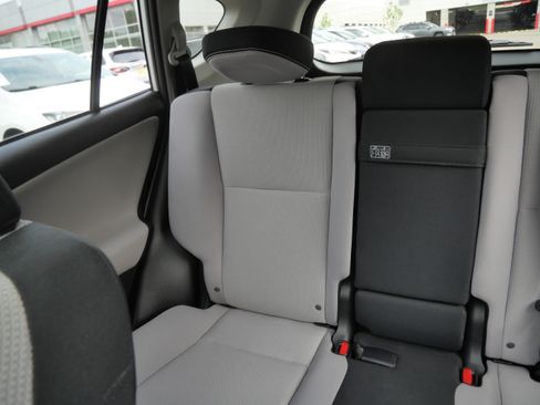 Certified 2018 Toyota RAV4 XLE AWD/4WD image 12