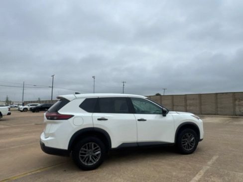 Used 2024 Nissan Rogue S AWD/4WD image 24