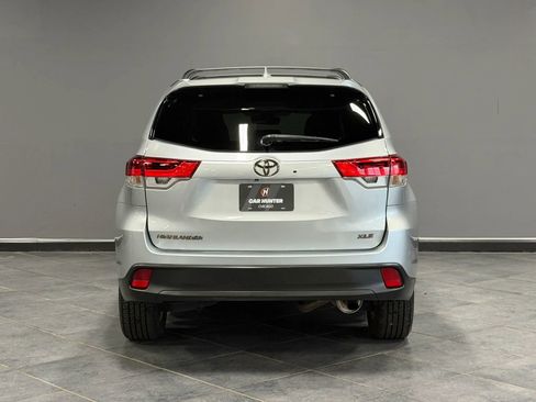 Used 2017 Toyota Highlander XLE FWD image 6