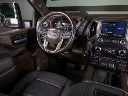 Used 2021 GMC Sierra 2500 Denali w/ Denali Ultimate Package AWD/4WD image 7
