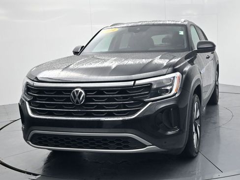Used 2024 Volkswagen Atlas Cross Sport SE FWD image 3