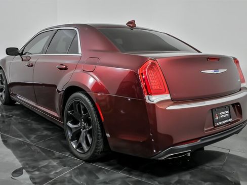 Used 2019 Chrysler 300 Touring RWD image 8