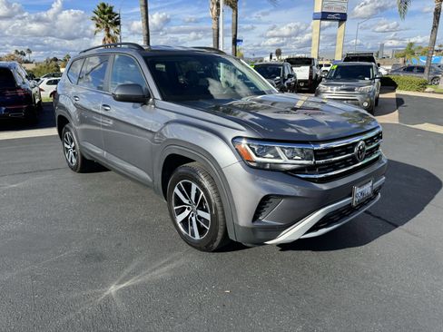 Certified 2023 Volkswagen Atlas SE image 2
