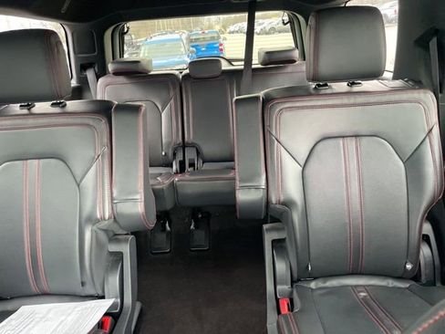Used 2023 Ford Expedition Limited image 9
