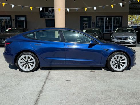 Used 2022 Tesla Model 3 Standard Range image 4