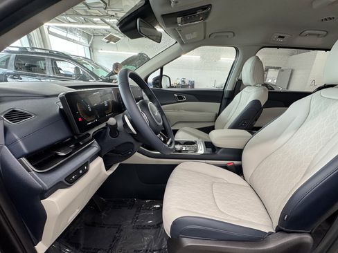 New 2026 Kia Carnival EX FWD image 18