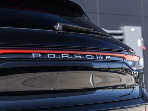 Certified 2026 Porsche Macan AWD/4WD image 15