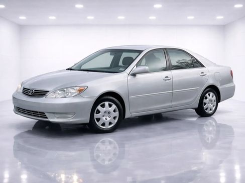 Used 2005 Toyota Camry SE image 1