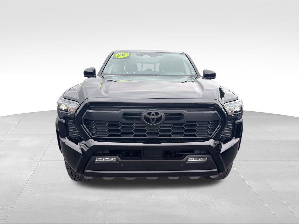 Used 2024 Toyota Tacoma TRD Off-Road w/ TRD Off Road Upgrade Package AWD/4WD image 9