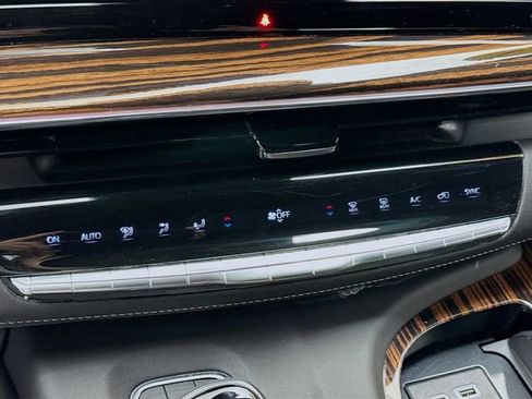 Used 2024 Cadillac Escalade Luxury image 18