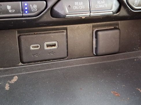 Used 2021 Chevrolet Suburban High Country w/ Premium Package image 33