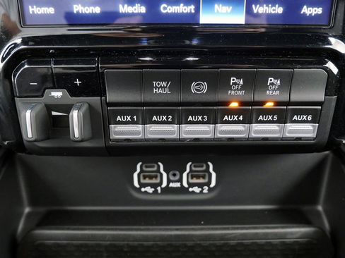Used 2023 RAM 3500 Laramie AWD/4WD image 30