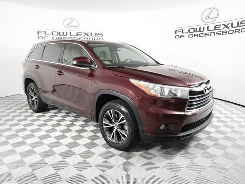 Used 2016 Toyota Highlander XLE image 3