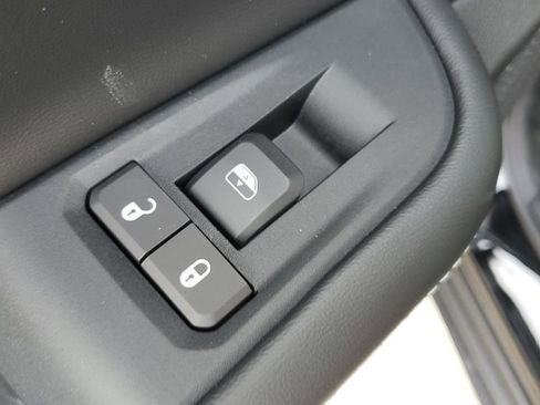 New 2025 Jeep Grand Cherokee Altitude image 17