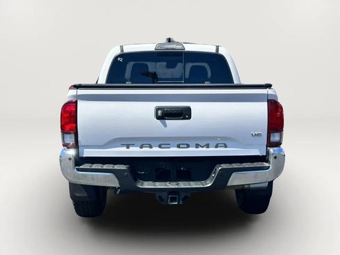 Used 2018 Toyota Tacoma SR5 RWD image 19