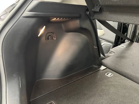 Used 2025 Hyundai Venue SEL FWD image 31