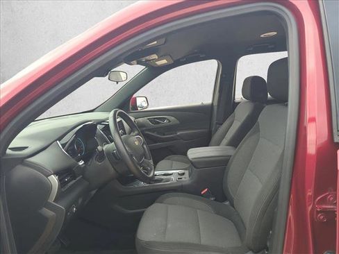 Used 2023 Chevrolet Traverse LT image 13