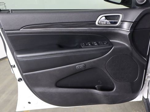 Used 2020 Jeep Grand Cherokee Limited AWD/4WD image 19