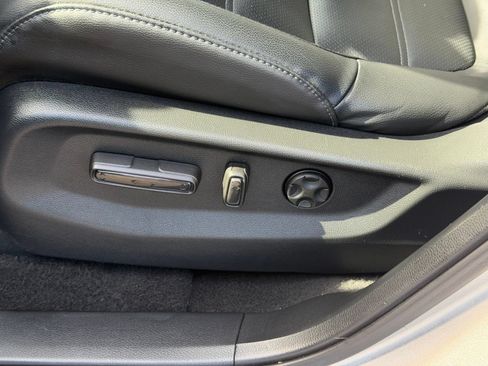 Used 2020 Honda CR-V Touring image 14