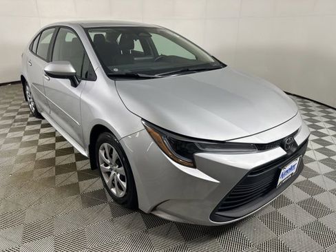 Used 2023 Toyota Corolla LE image 1