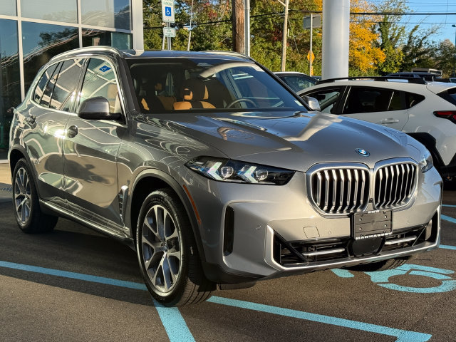Certified 2024 BMW X5 xDrive50e w/ Premium Package AWD/4WD image 4