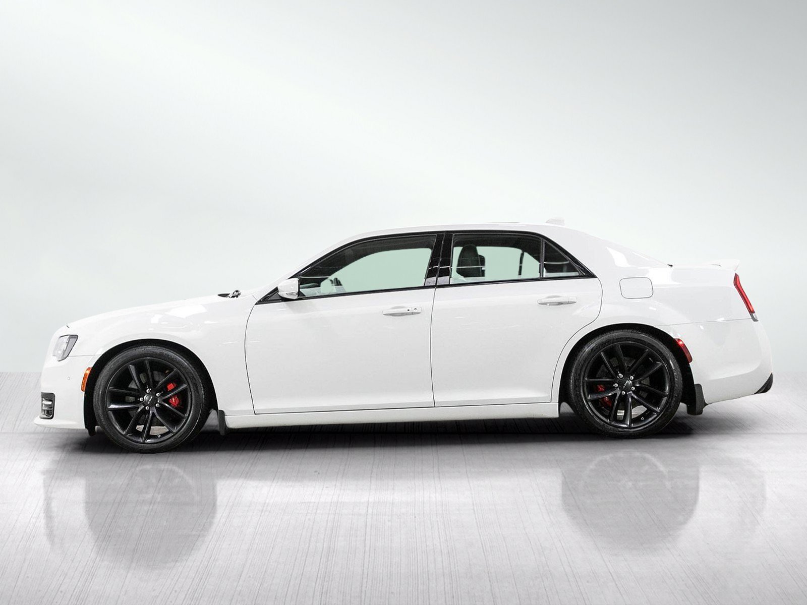 Used 2023 Chrysler 300 C RWD image 2