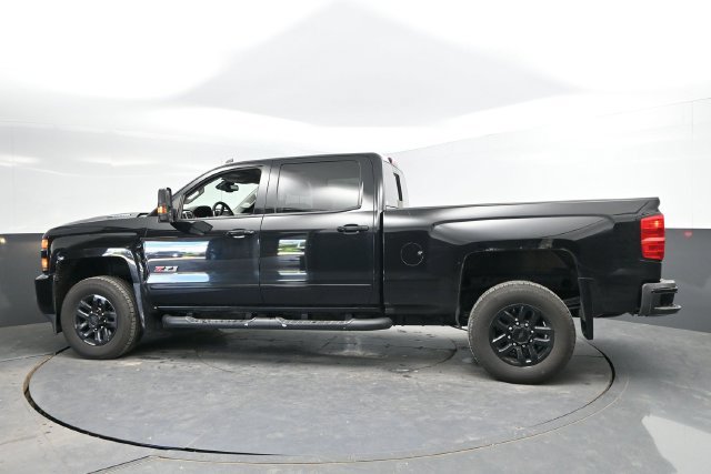 Used 2017 Chevrolet Silverado 2500 LTZ w/ Midnight Edition AWD/4WD image 8
