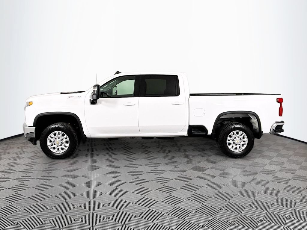 Used 2023 Chevrolet Silverado 2500 LT AWD/4WD image 4