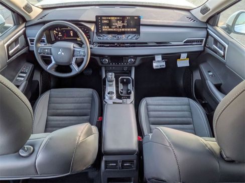 New 2026 Mitsubishi Outlander SE image 29