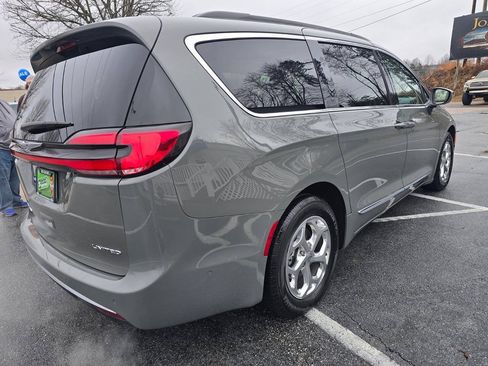 Used 2022 Chrysler Pacifica Limited FWD image 6