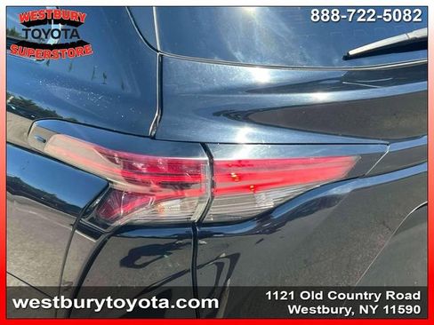 Used 2022 Toyota Sienna XSE w/ XSE Plus Package AWD/4WD image 13