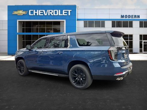 New 2026 Chevrolet Suburban Premier image 3