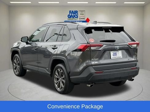 Used 2022 Toyota RAV4 XLE Premium AWD/4WD image 10