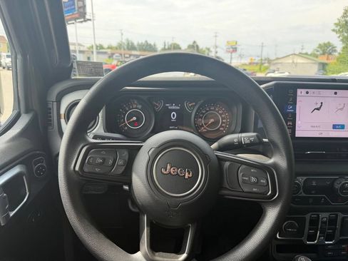 Certified 2025 Jeep Gladiator Sport AWD/4WD image 25