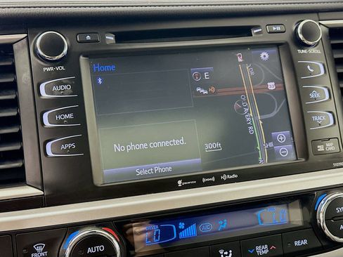Used 2019 Toyota Highlander XLE AWD/4WD image 24
