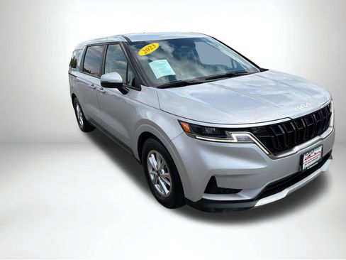 Used 2023 Kia Carnival LX FWD image 9