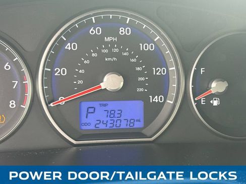 Used 2012 Hyundai Santa Fe Limited AWD/4WD image 16
