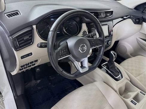 Certified 2022 Nissan Rogue Sport SV image 18