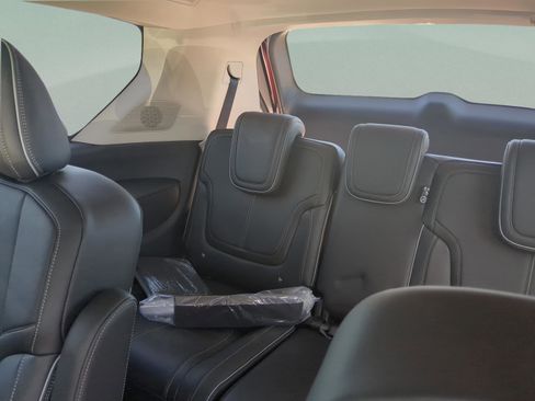 Used 2025 INFINITI QX80 Sensory image 12