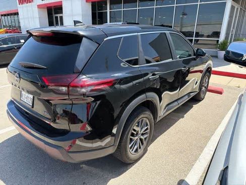 Used 2024 Nissan Rogue S AWD/4WD image 3
