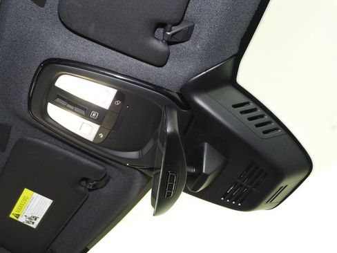 Used 2023 Volvo XC40 Recharge Ultimate image 17