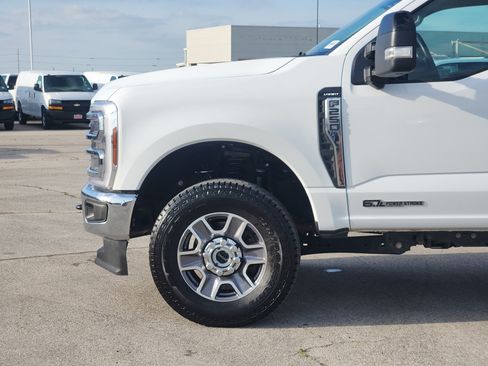 Used 2024 Ford F250 Lariat w/ FX4 Off-Road Package AWD/4WD image 9