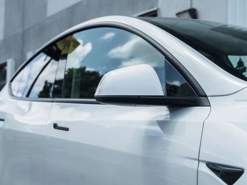 Used 2023 Tesla Model Y Performance image 3