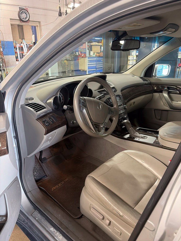 Used 2010 Acura MDX w/ Technology Package AWD/4WD image 3