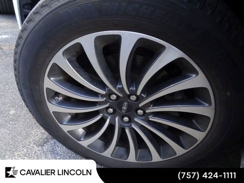 Used 2023 Lincoln Aviator AWD w/ Premium Package image 11