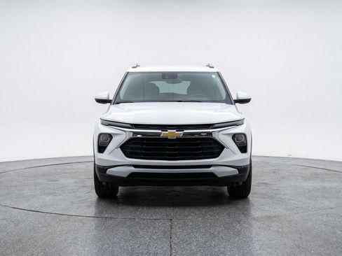 Used 2025 Chevrolet TrailBlazer LT FWD image 2