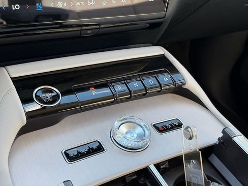 New 2026 Lincoln Navigator L Premier AWD/4WD image 16